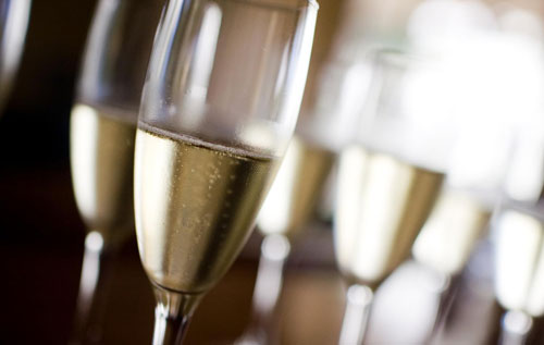 香檳酒（Champagne）是葡萄酒嗎？