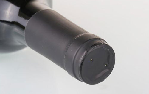 葡萄酒的瓶冒上為何有小孔？