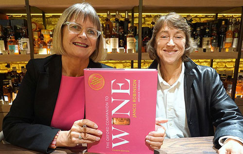 杰西斯和朱莉亞合影